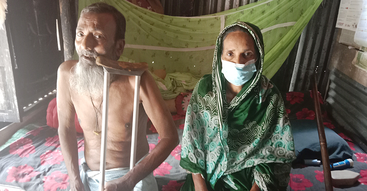 শেষ জীবনে থাকা-খাওয়ার কষ্ট থেকে মুক্তি চান বৃদ্ধ দম্পতি