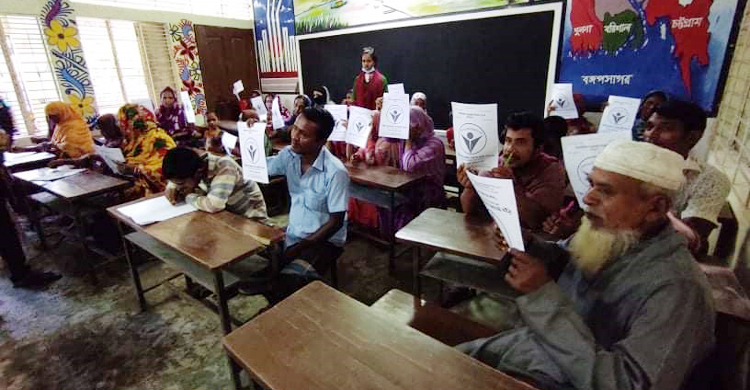 নিরক্ষরদের স্বাক্ষর জ্ঞান দিচ্ছে ইয়াস