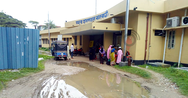 ঝালকাঠি হাসপাতালের প্রবেশ পথের বেহাল দশা