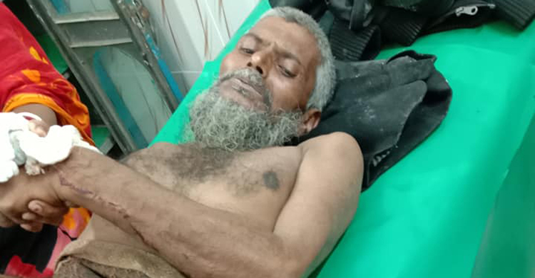 হাত-পায়ের রগ কাটা সেই বৃদ্ধের পরিচয় মিলেছে