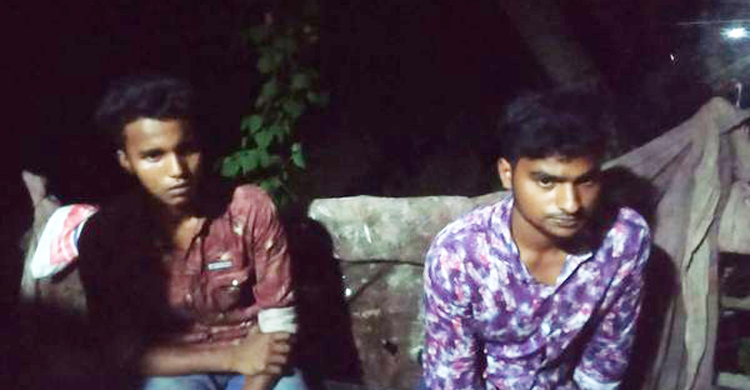 ঝালকাঠিতে ব্রিজের লোহার বিম চুরির অভিযোগে আটক ২