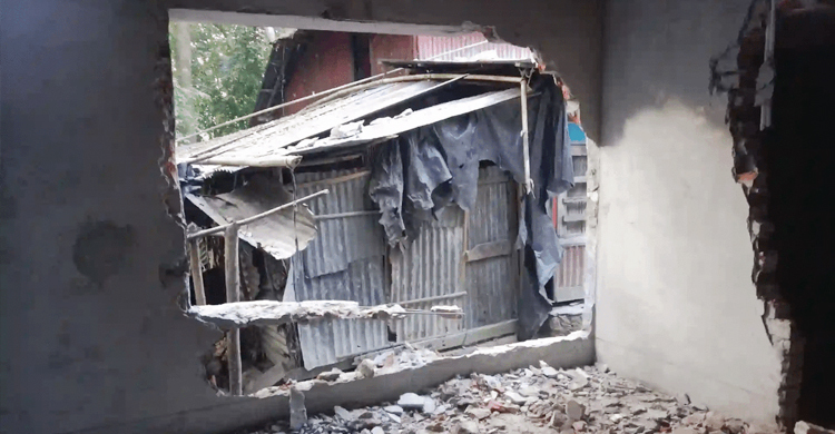 ৯৯৯-এ ফোন করে মা-ভাইকে উদ্ধার করলেন কলেজছাত্র