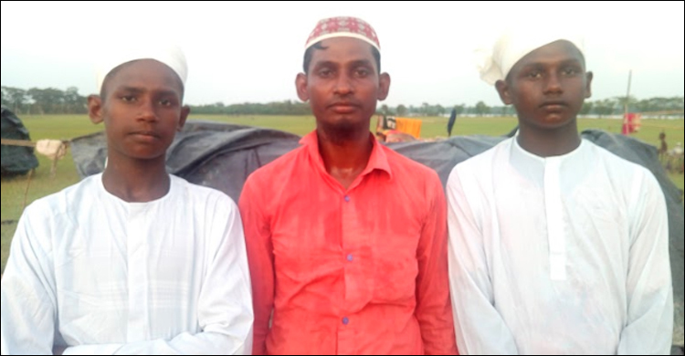 সন্তানদের কোরআনে হাফেজ বানাচ্ছেন বেদে সর্দার