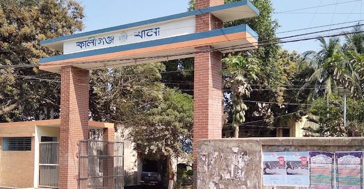 বিশ্বকাপের ফাইনাল দেখতে ল্যাপটপ না দেওয়ায় শিক্ষককে চড়থাপ্পড়