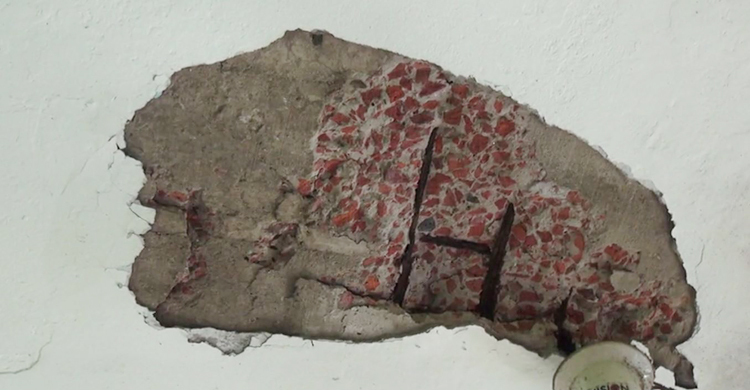 হাসপাতালের ছাদের পলেস্তারা খসে রোগীসহ আহত ৩