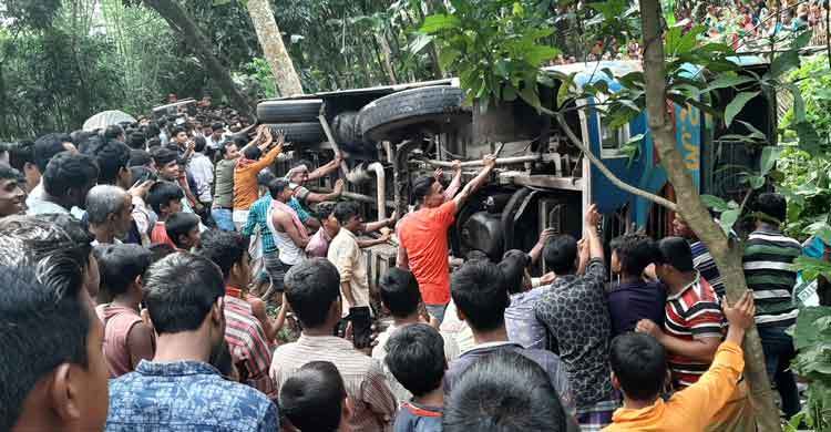 ঝিনাইদহে দুই বাসের সংঘর্ষে আহত ২০