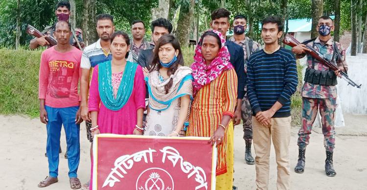 মহেশপুর সীমান্তে ১৯ জন আটক