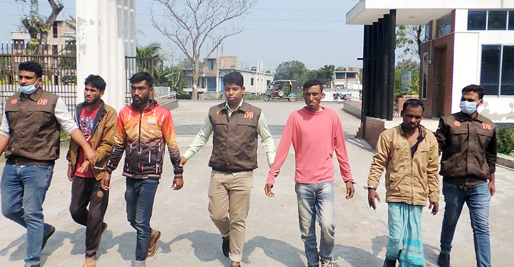 ঝিনাইদহে ‘জ্বীনের বাদশা’ চক্রের ৪ সদস্য গ্রেফতার