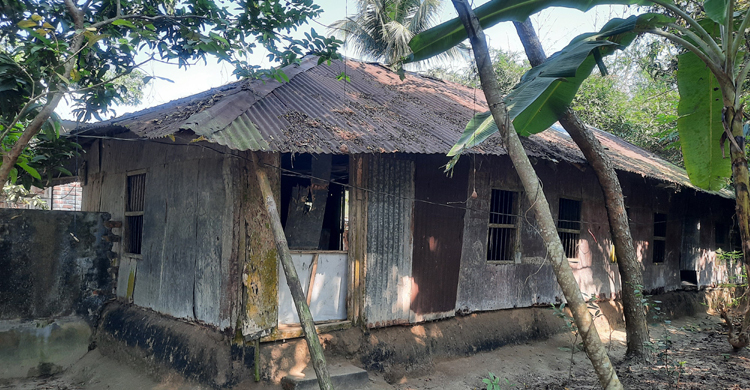 ঝিনাইদহে বঙ্গবন্ধুর স্মৃতি বিজড়িত বাড়ি সংস্কারের অভাবে জীর্ণদশা