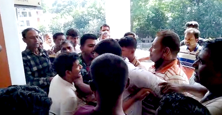 ডিসি অফিসে হাতাহাতির ভিডিওধারণ, মুচলেকায় ছাড়া পেলেন ৫ সাংবাদিক