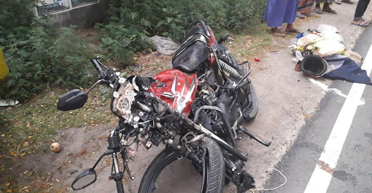 ট্রাকচাপায় মোটরসাইকেল আরোহী স্কুলছাত্রীর মৃত্যু