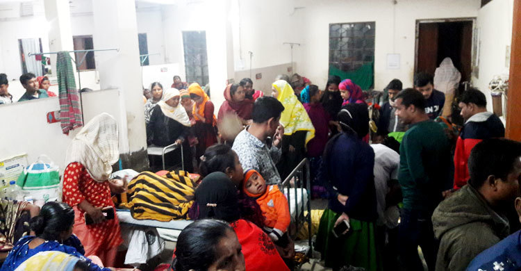 গায়ে আগুন দেয়া স্বামীকে জড়িয়ে ধরলেন স্ত্রী