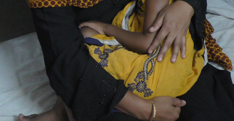 মিষ্টি খাওয়ানোর লোভ দেখিয়ে চার বছরের শিশুকে ধর্ষণ