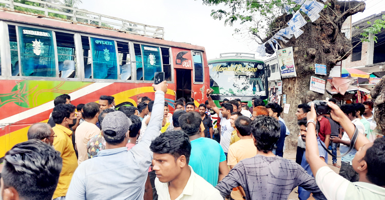 ঝিনাইদহে বাস-মিনিবাস শ্রমিক ইউনিয়ন সভাপতিকে মারধর, সড়ক অবরোধ