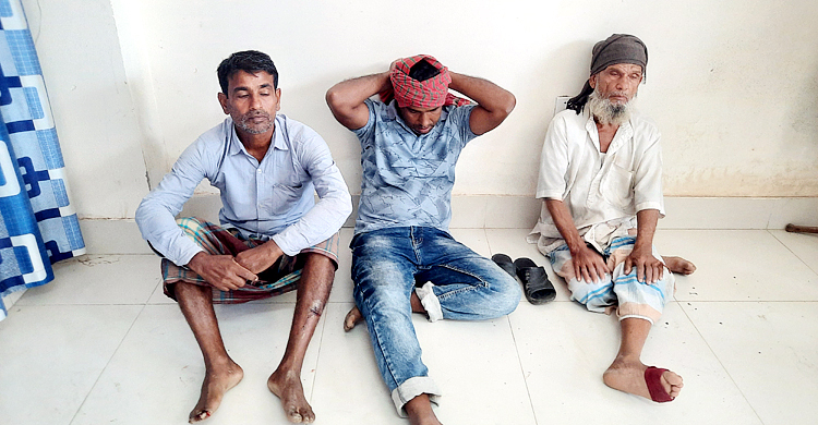 বিয়েবাড়িতে গান বাজানো নিয়ে সংঘর্ষ, আহত ১৫