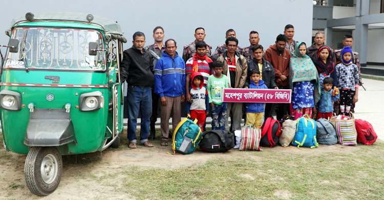 ভারত থেকে অনুপ্রবেশের সময় ১২ জনকে আটক