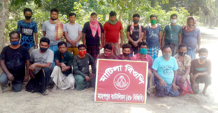 বাংলাদেশে অনুপ্রবেশের সময় দালালসহ আটক ২৮