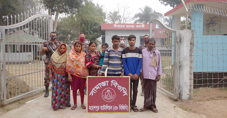 ভারতে অনুপ্রবেশের সময় এক দালালসহ গ্রেফতার ৬