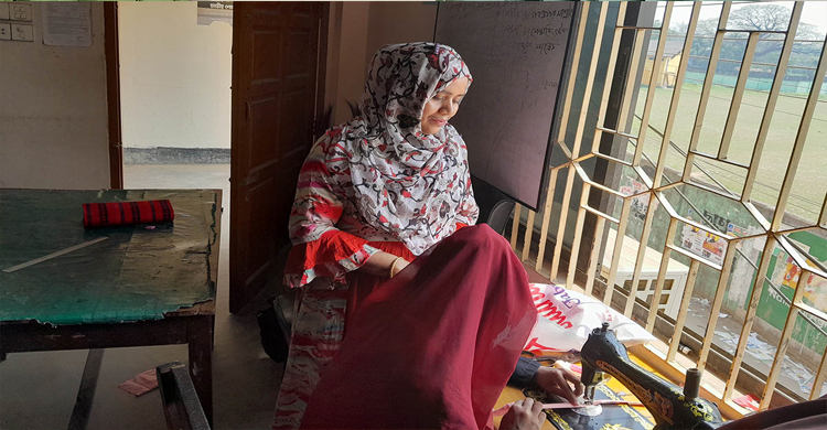 নারী বন্দিদের স্বপ্ন দেখান জিনাত