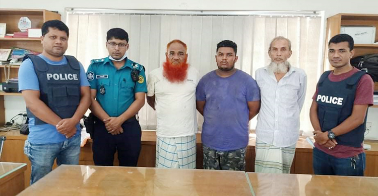 ‘জিনের বাদশা’ হাতিয়ে নিলো ২৮ লাখ টাকা