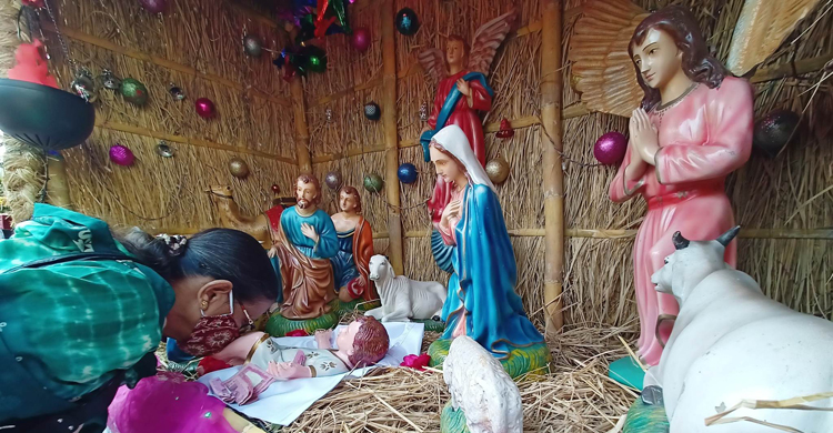 সমবেত প্রার্থনায় রাজধানীতে শুভ বড়দিন উদযাপন