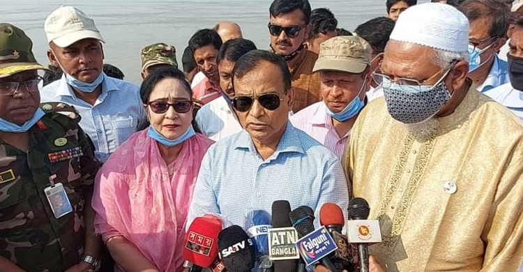 বালু তোলা বন্ধ না হলে লোহার বাঁধেও ভাঙন বন্ধ হবে না