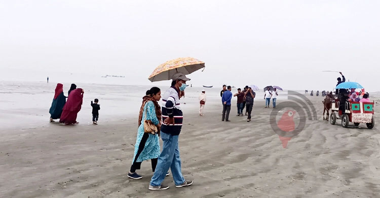 ‘জাওয়াদ’র প্রভাবে কুয়াকাটায় বৃষ্টি, বেড়েছে জোয়ারের পানি