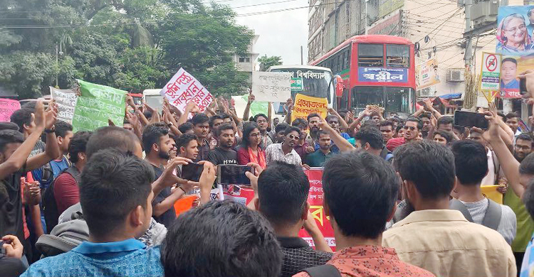 ১০ দফা দাবিতে উত্তাল জগন্নাথ বিশ্ববিদ্যালয়