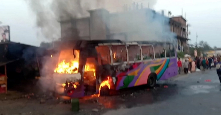 কুমিল্লায় বাসে সিলিন্ডার বিস্ফোরণ: হতাহতদের অর্থ সহায়তা