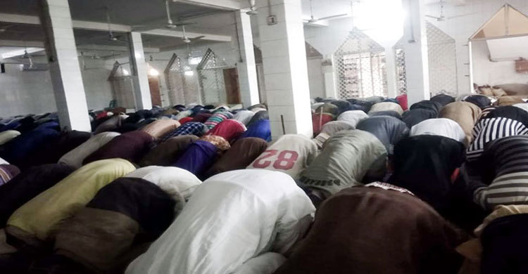 যশোরের বিভিন্ন মসজিদে সূর্যগ্রহণের নামাজ আদায়