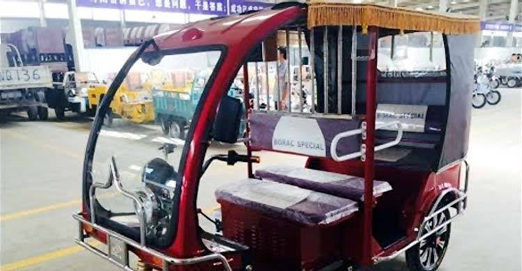 চালকের লাশ গাছে ঝুলিয়ে ইজিবাইক নিয়ে গেল দুর্বৃত্তরা