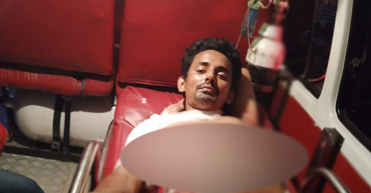 নারায়ণগঞ্জে সন্ত্রাসীদের ছুরিকাঘাতে সাংবাদিক আহত