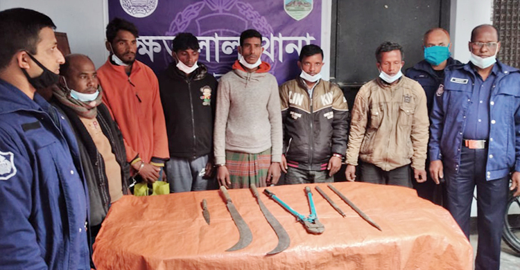 দেশীয় অস্ত্রসহ আন্তঃজেলা ডাকাত দলের ৬ সদস্য আটক