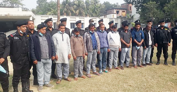 জয়পুরহাটে কিডনি বেচাকেনা চক্রের ৯ সদস্য গ্রেফতার