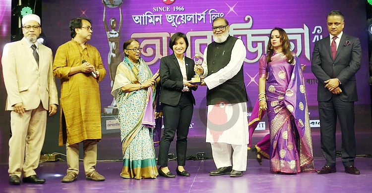 অপরাজিতা সম্মাননা পেয়ে উচ্ছ্বসিত ফিফা রেফারি জয়া চাকমা