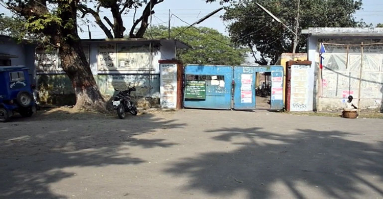 ঋণ-লোকসানের বোঝা নিয়ে চলছে আখ মাড়াই