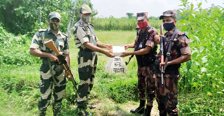 পাঁচবিবি সীমান্তে বিজিবি-বিএসএফ ঈদ শুভেচ্ছা বিনিময়