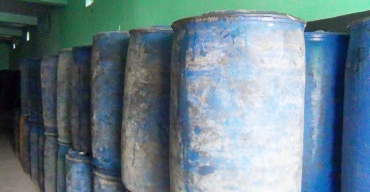 জয়পুরহোটে গুদামে মিললো ৪৩৬৫৩ লিটার সয়াবিন তেল