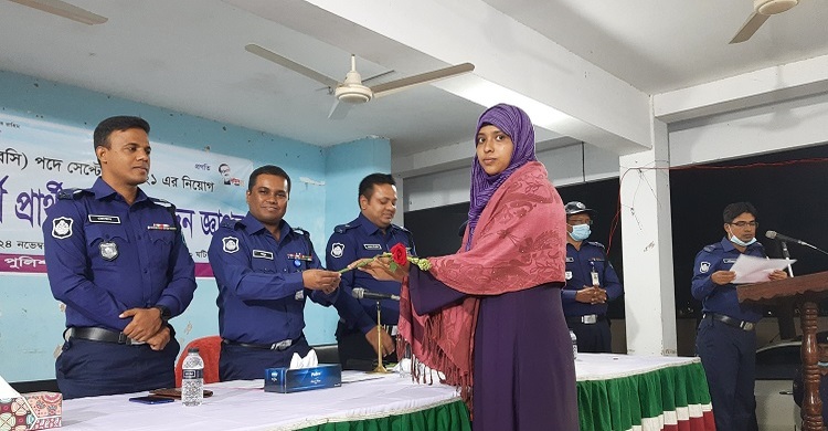 ঘুস-তদবির ছাড়াই পুলিশে চাকরি পেলেন জয়পুরহাটের ১৯ জন