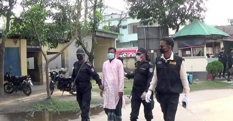 বিতরণ না করে মজুত করায় ৮৫ বস্তা চালসহ ডিলার আটক