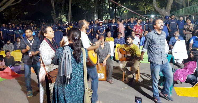 জাবির আন্দোলনকারীদের বাড়িতে বাড়িতে ‘যাচ্ছে’ পুলিশ