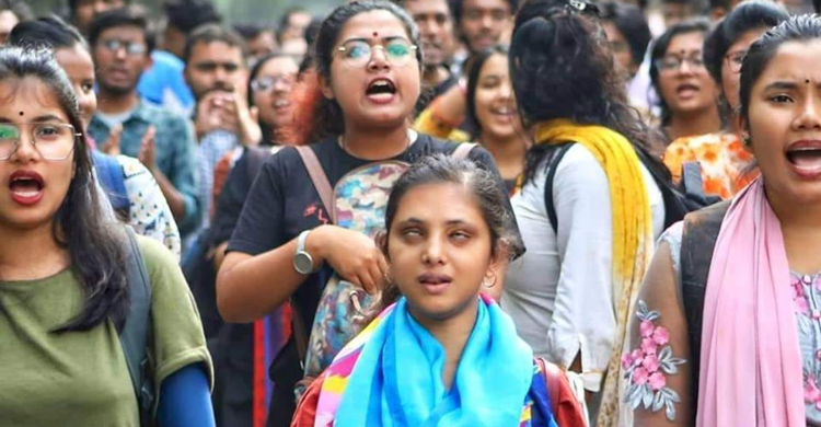 চোখে আলো নেই, তবুও মিছিলে শারমিন