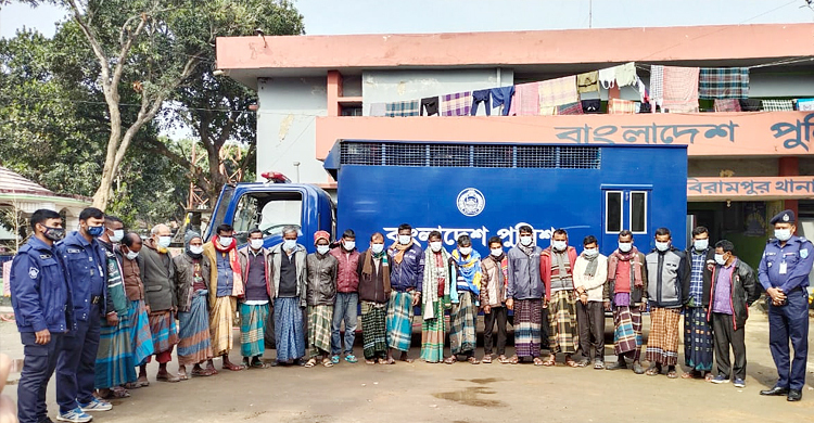 বসতঘরে জুয়ার আসর, আটক ২১