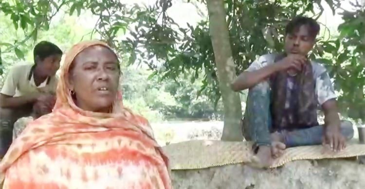 মানসিক ভারসাম্য হারিয়ে এখন শিকলে বাঁধা জোবায়ের
