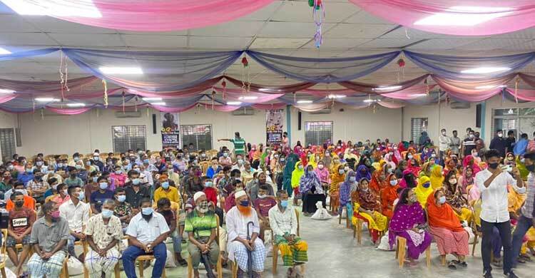 কল্যাণপুরে ৫০০ মানুষকে খাদ্যসামগ্রী দিল যুবলীগ
