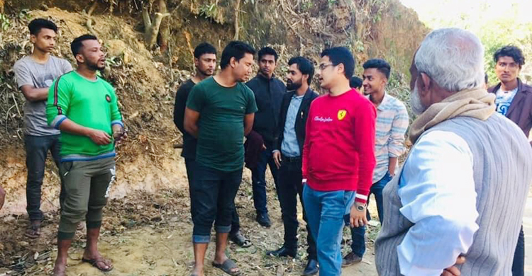 নিজ এলাকার দুর্ঘটনাপ্রবণ সড়ক প্রশস্ত করে দিলেন জাকির