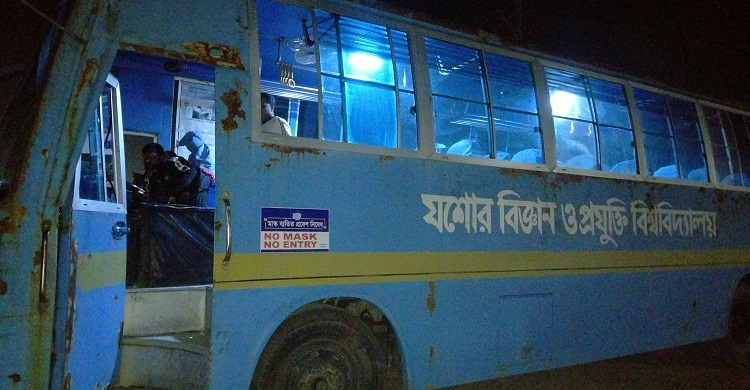 কালীগঞ্জে যবিপ্রবির গাড়ি ভাঙচুর, শিক্ষক-শিক্ষার্থীদের মারধর