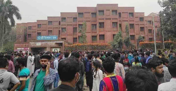 Tensions mount at JU, demo continues defying authorities’ order