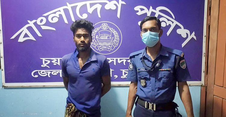 গোপনে প্রতিবেশীর গোসলের ভিডিও ধারণ, যুবক গ্রেফতার