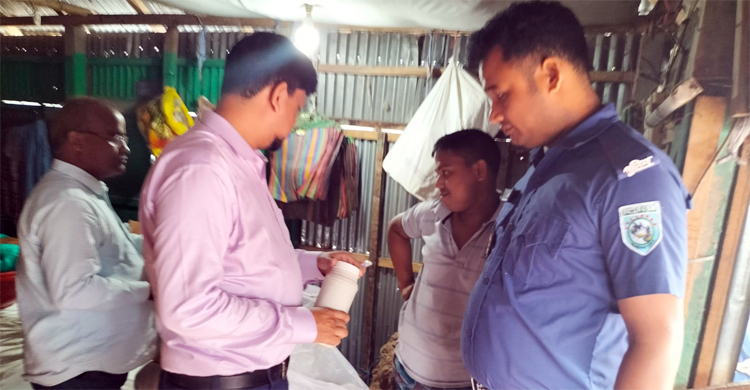 ভুরুঙ্গামারীতে মেয়াদোত্তীর্ণ পণ্য বিক্রি, দুই দোকানির জরিমানা